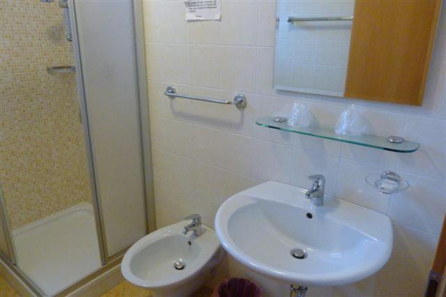 ブレッサノーネ Garni Cremona Bed & Breakfast 部屋 写真