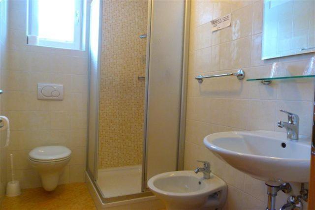 ブレッサノーネ Garni Cremona Bed & Breakfast 部屋 写真